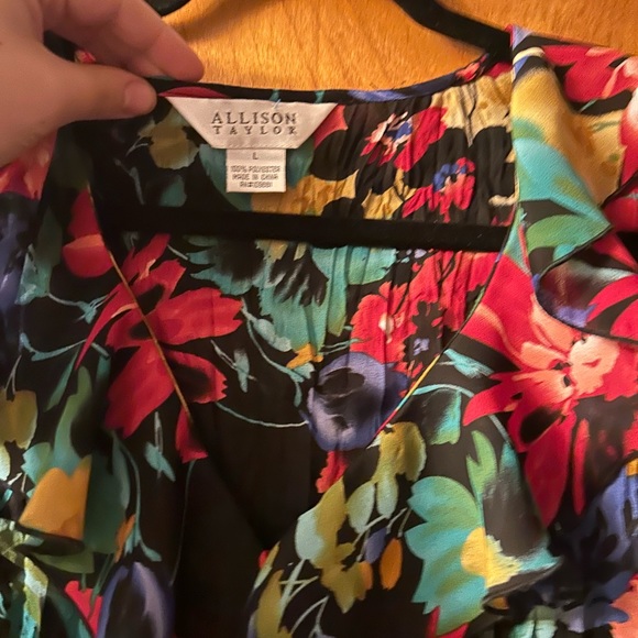 Patterned Frilly Blouse - Picture 3 of 4